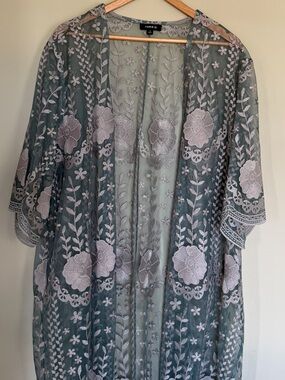 Torrid Size 2 Sage Green Embroidered Mesh Floral Open Front Kimono Cardigan